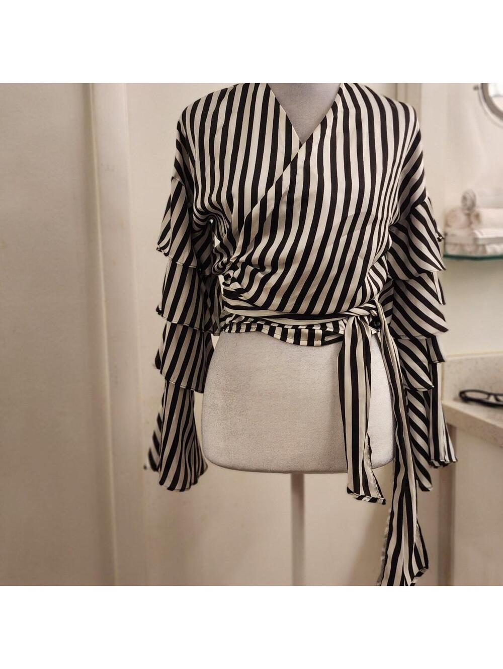L'Artiste Women's Black and White Blous - Picture 4 of 7